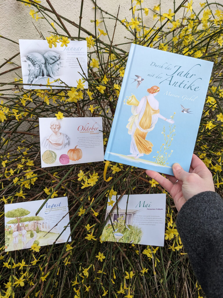 Postkaten und Buch "Durch das Jahr mit der Antike"